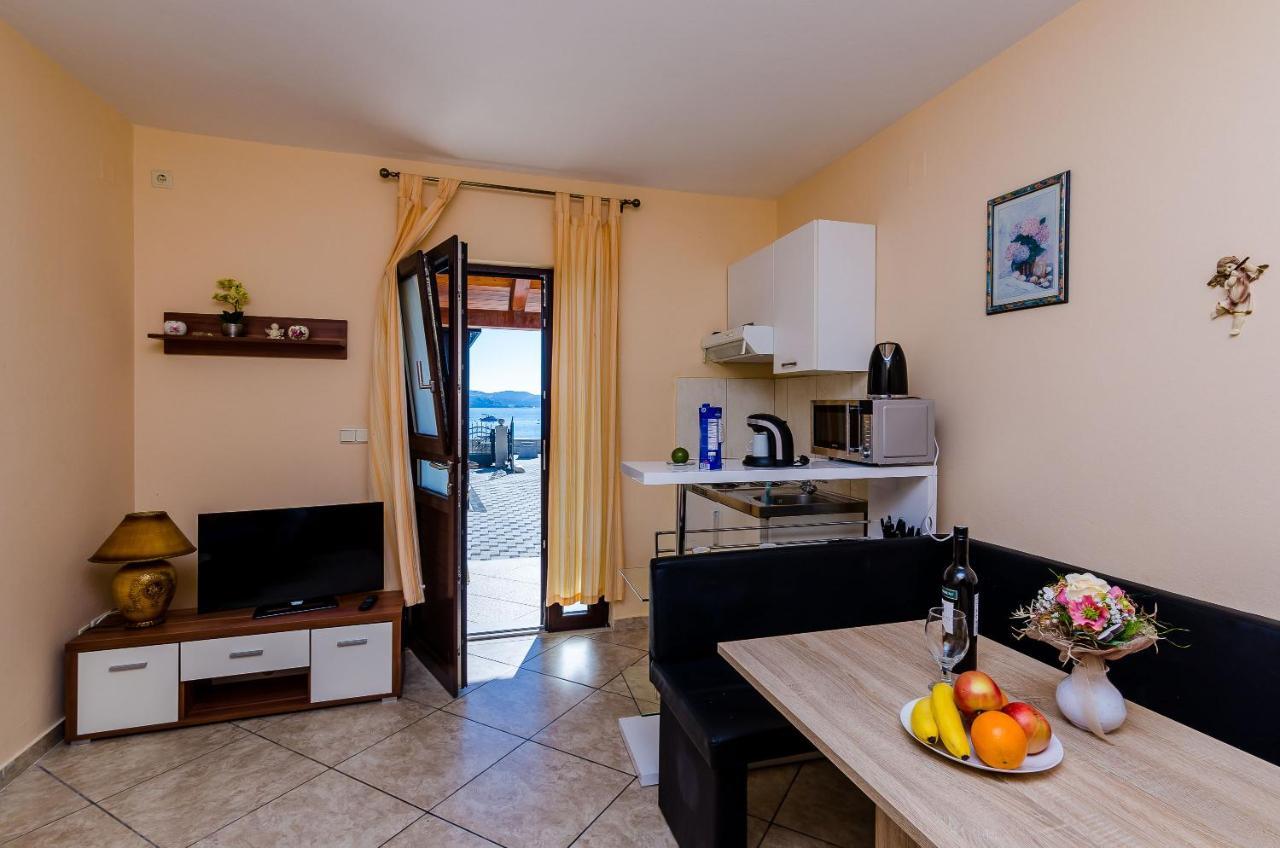 Apartments Kanjuo By The Sea Mlini Exterior photo
