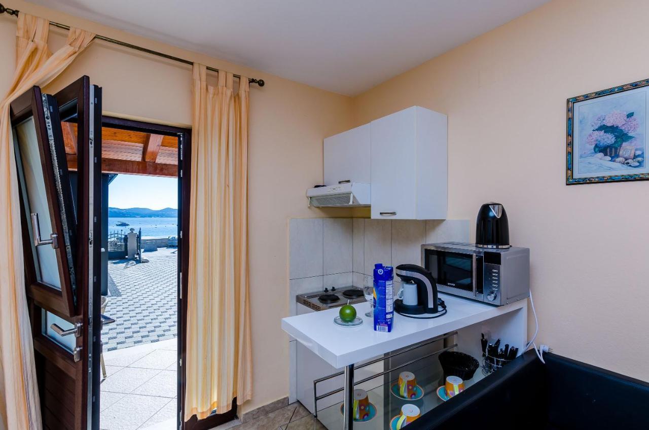 Apartments Kanjuo By The Sea Mlini Exterior photo