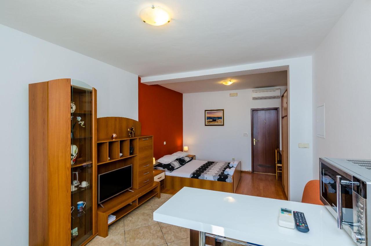 Apartments Kanjuo By The Sea Mlini Exterior photo